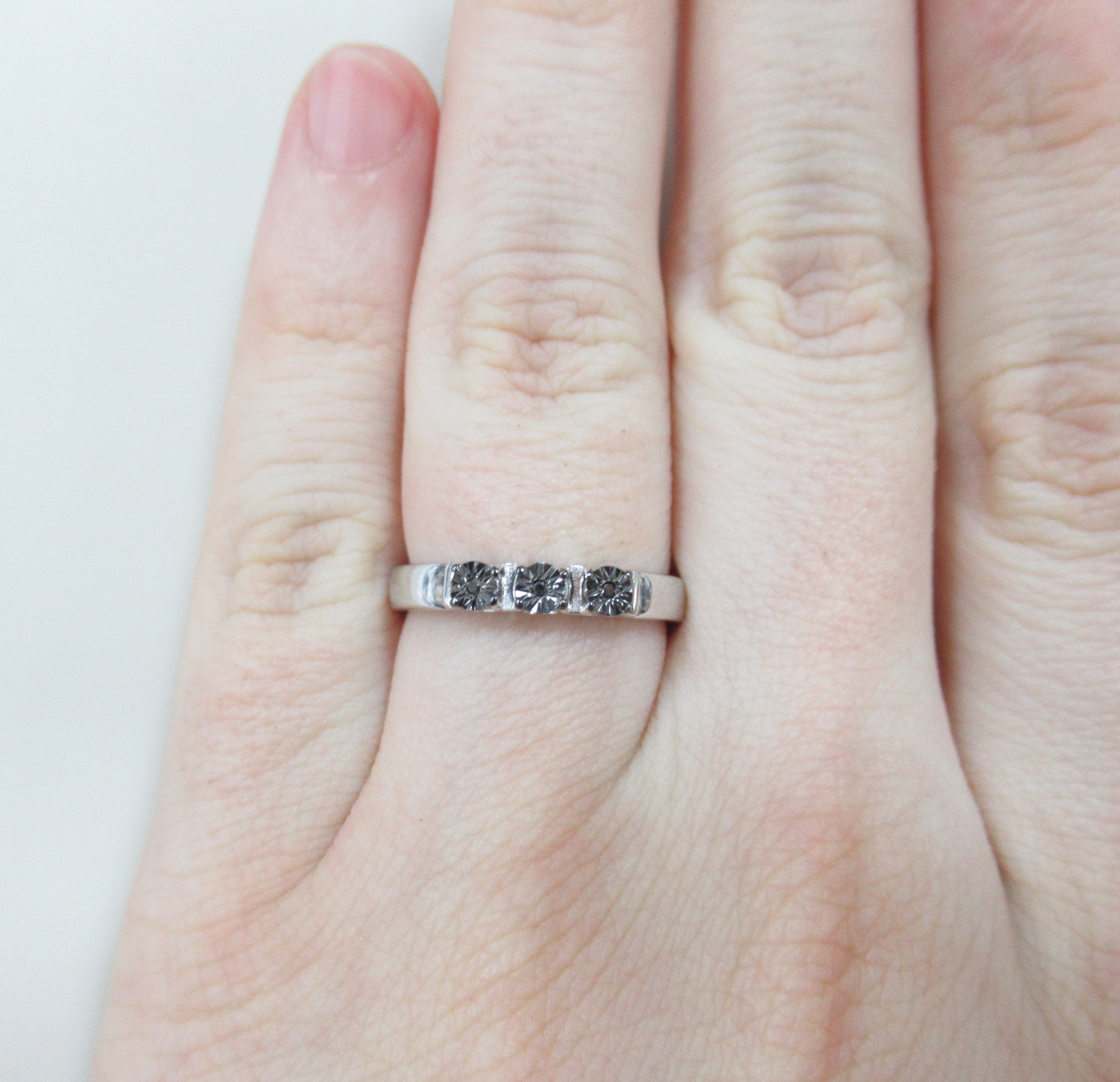 Серебряное кольцо с черными бриллиантами